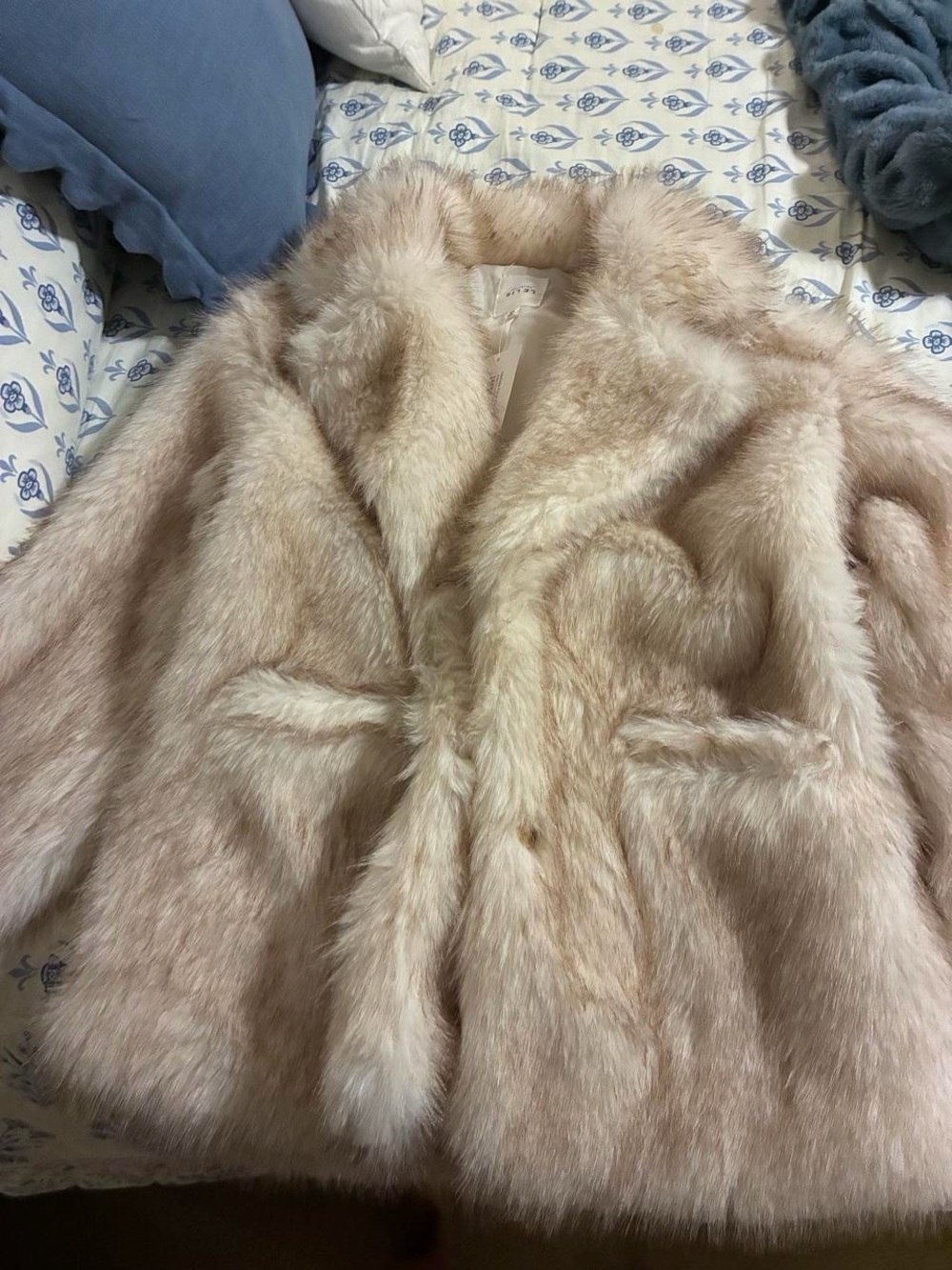 Le Lis Plush Teddy Jacket in Soft Blush